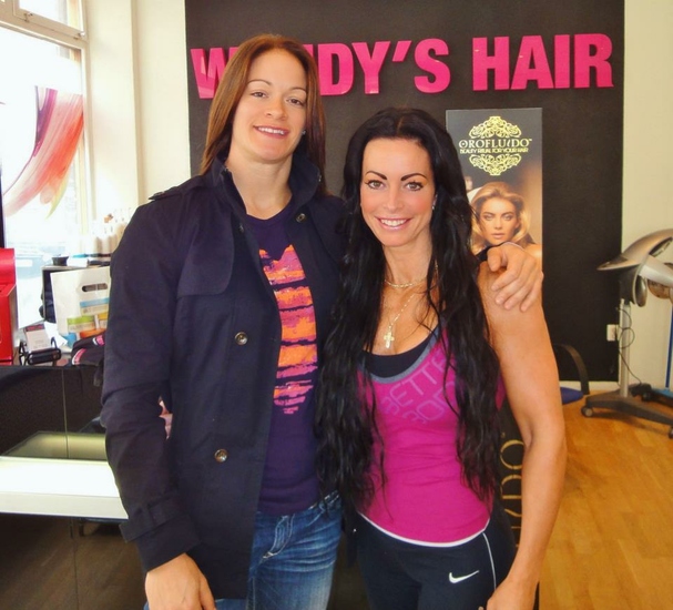 Gladiatorn Christy Bacon fixar såklart också håret på Raw Hair By Adriana Kuhl