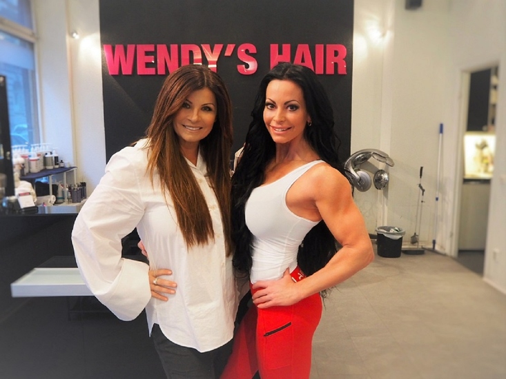 Carola Häggqvist gör alltid sitt löshår på Raw Hair By Adriana Kuhl!