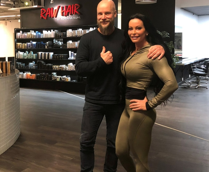 Hans Wiklund fixar alltid sitt skägg hos barberarna på Raw Hair!